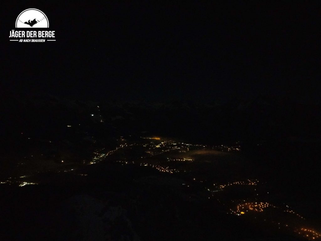 Blick vom Rauhen Kopf auf Berchtesgaden bei Nacht